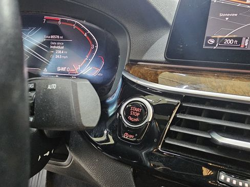 Used 2020 BMW 530i w/ Convenience Package image 36