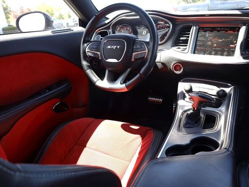 Used 2015 Dodge Challenger SRT Hellcat RWD image 19