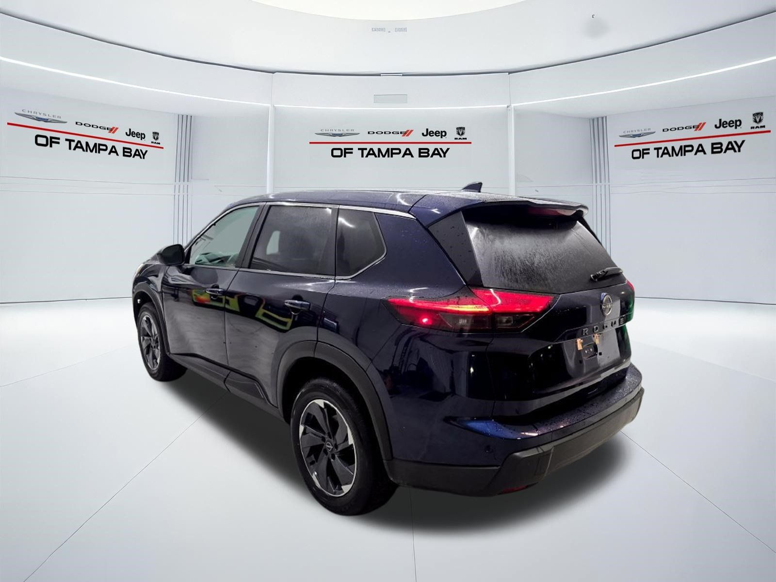 Used 2025 Nissan Rogue SV FWD image 4