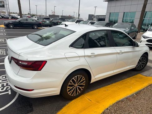 Used 2019 Volkswagen Jetta SE w/ Cold Weather Package FWD image 4
