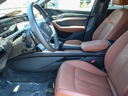 Certified 2024 Audi Q8 e-tron Premium Plus w/ Premium Plus Package AWD/4WD image 20