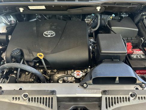 Certified 2018 Toyota Sienna XLE w/ XLE Navigation Package FWD image 36