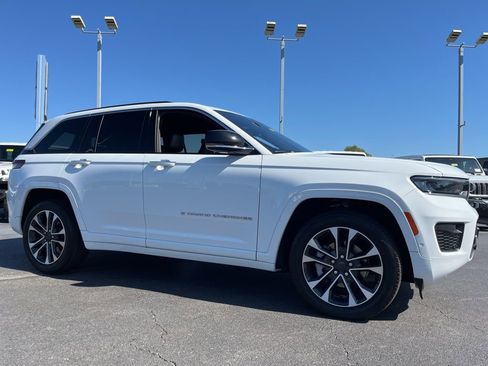 Used 2022 Jeep Grand Cherokee Overland w/ Luxury Tech Group IV AWD/4WD image 51