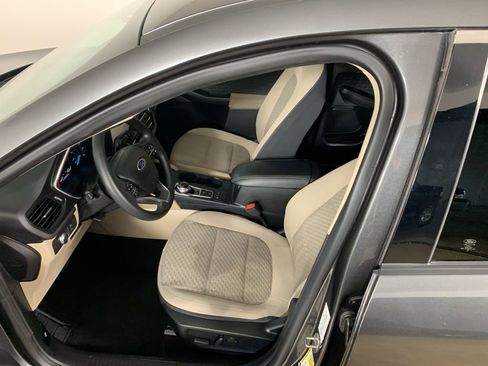 Used 2020 Ford Escape SE image 27