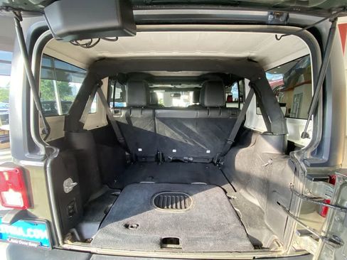 Used 2016 Jeep Wrangler Unlimited Rubicon AWD/4WD image 24