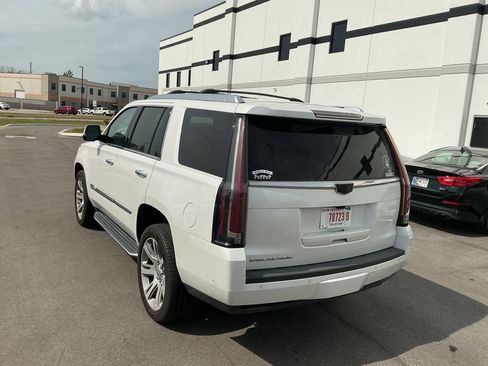 Used 2020 Cadillac Escalade Luxury AWD/4WD image 4
