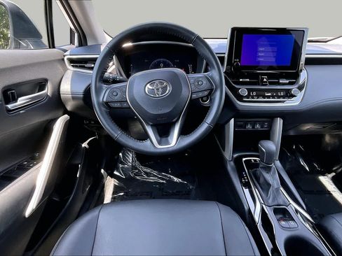Used 2023 Toyota Corolla Cross XLE w/ Convenience Package AWD/4WD image 6