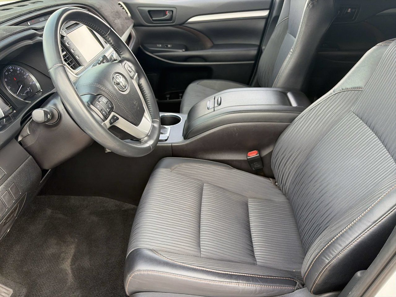 Used 2019 Toyota Highlander Plus FWD image 18