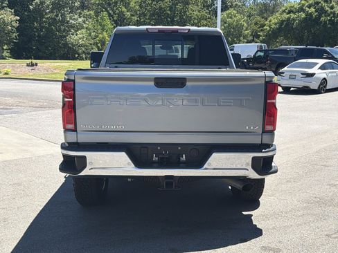Used 2025 Chevrolet Silverado 2500 LTZ w/ LTZ Premium Package AWD/4WD image 11