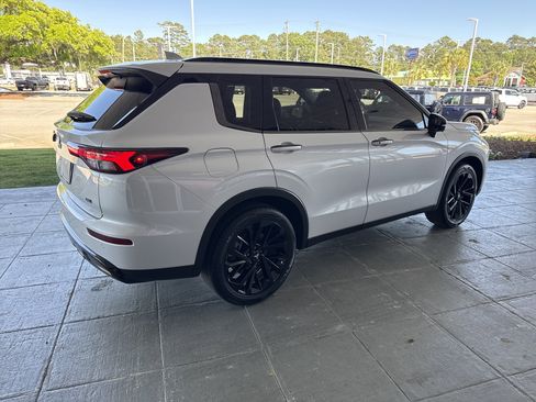 Used 2024 Mitsubishi Outlander SEL Black Edition image 9