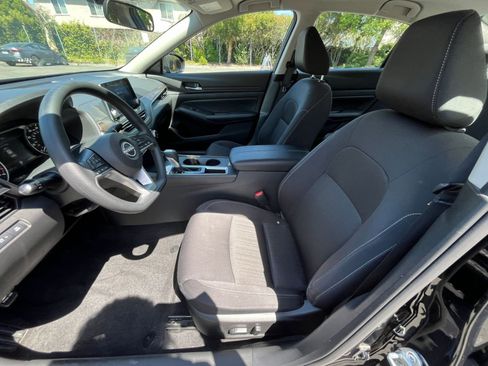 Used 2025 Nissan Altima 2.5 SV FWD image 25