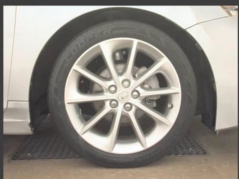 Used 2013 Lexus CT 200h w/ Premium Pkg w/Backup Camera FWD image 11