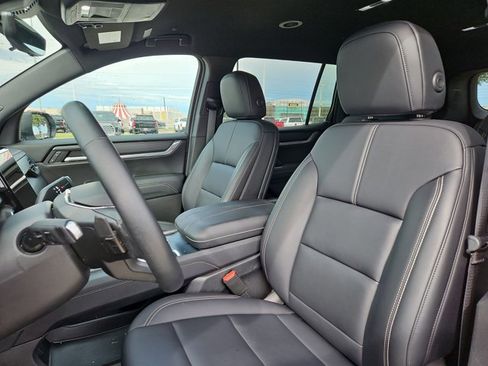 Used 2026 GMC Acadia Elevation w/ Elevation Premium Package FWD image 15