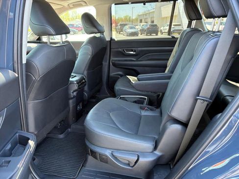 Used 2025 Toyota Grand Highlander AWD image 9