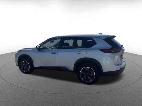 Used 2025 Nissan Rogue SV image 3