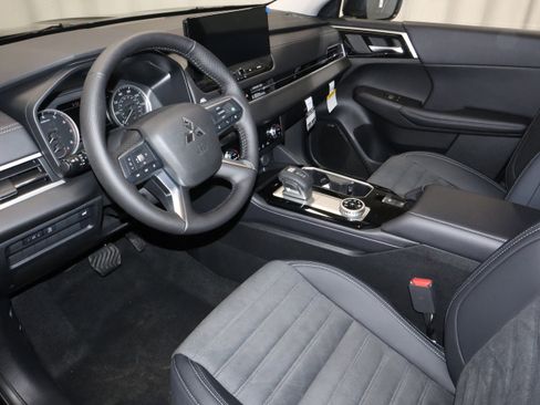 New 2026 Mitsubishi Outlander SE image 19