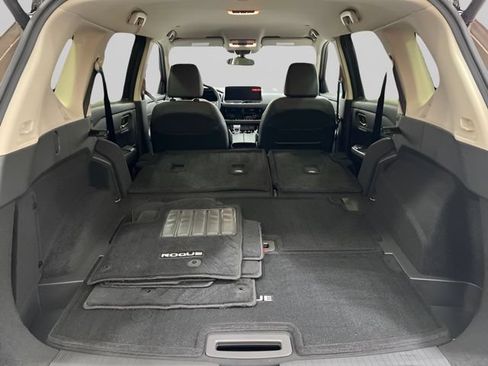 Used 2025 Nissan Rogue SL AWD/4WD image 16