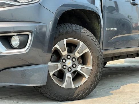 Used 2016 Chevrolet Colorado Z71 AWD/4WD image 2