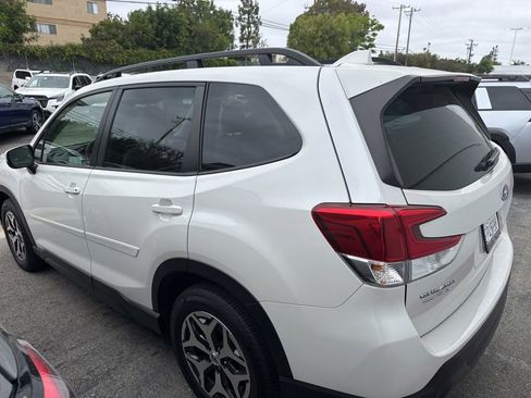 Used 2023 Subaru Forester Premium AWD/4WD image 6
