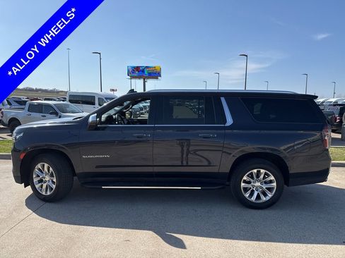 Used 2023 Chevrolet Suburban Premier image 3
