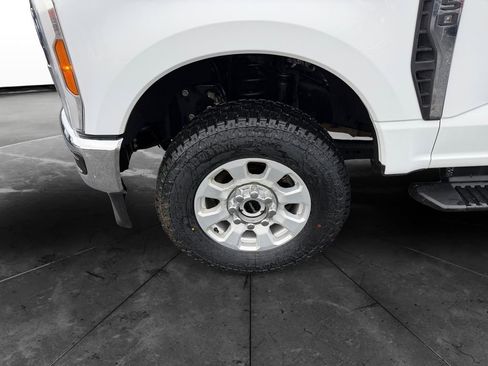 Used 2024 Ford F250 XLT image 14