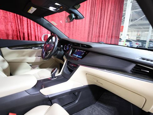 Used 2019 Cadillac XT5 FWD image 22