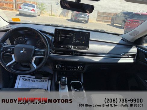 Used 2025 Mitsubishi Outlander SE AWD/4WD image 11