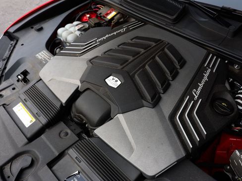 Used 2023 Lamborghini Urus S image 3