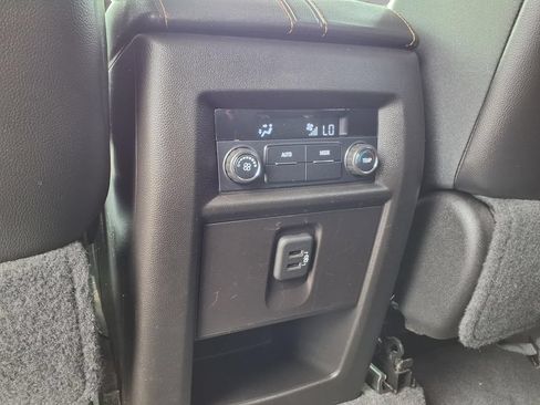 Used 2019 Chevrolet Traverse LT AWD/4WD image 23