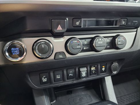 Used 2019 Toyota Tacoma Limited image 43