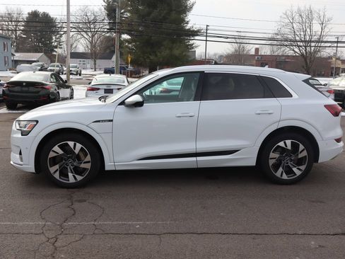 Used 2022 Audi e-tron Premium Plus w/ Premium Plus Package image 8
