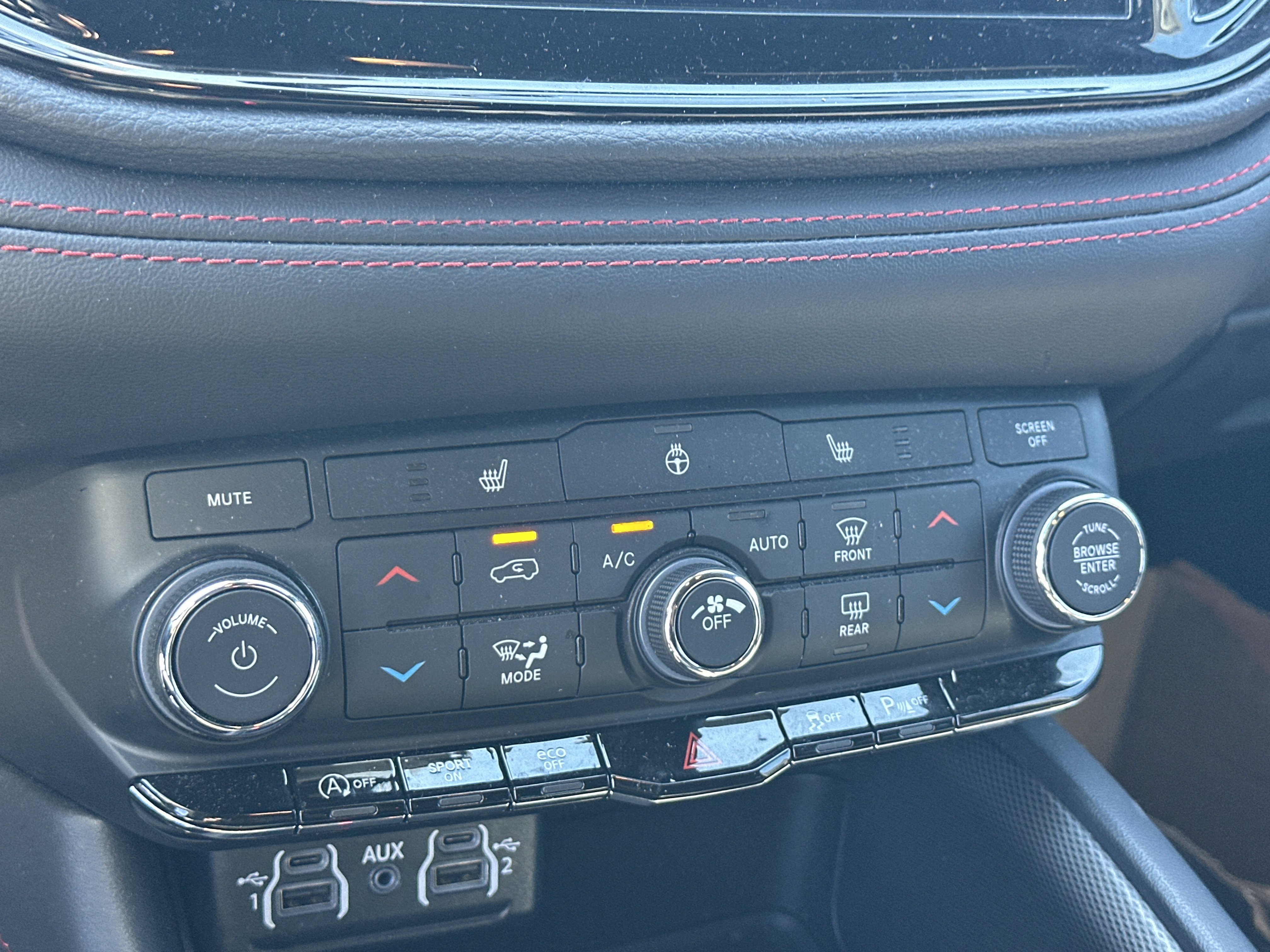 Used 2025 Dodge Durango GT AWD/4WD image 34