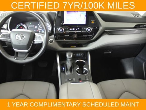 Used 2024 Toyota Highlander XLE AWD/4WD image 14