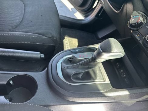 Used 2020 Kia Forte LXS FWD image 27