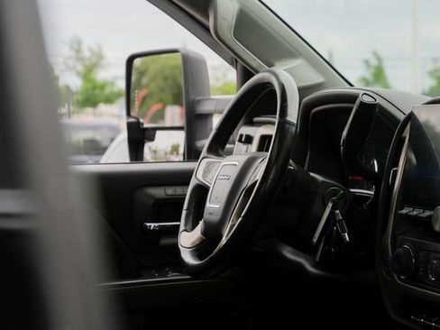 Used 2018 GMC Sierra 2500 Denali w/ Duramax Plus Package AWD/4WD image 37