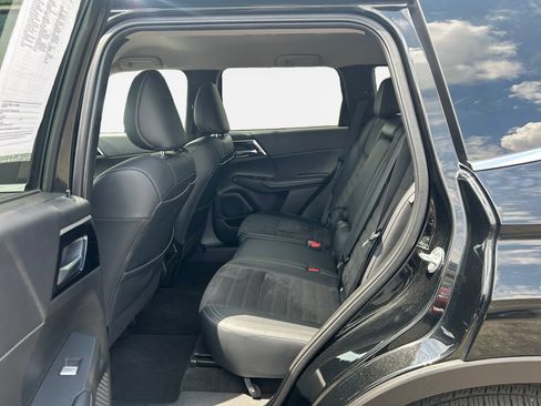 Used 2023 Mitsubishi Outlander SE AWD/4WD image 24