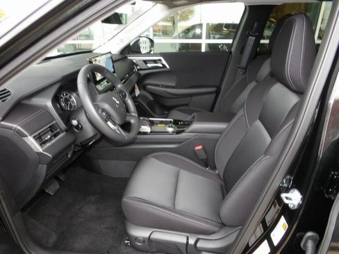 New 2025 Mitsubishi Outlander ES image 13