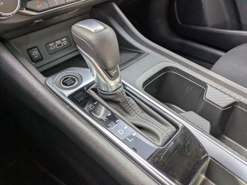 Used 2025 Nissan Sentra SV FWD image 21