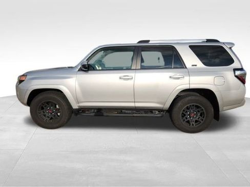 Used 2022 Toyota 4Runner SR5 image 6
