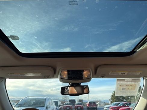 Used 2013 Jeep Grand Cherokee Overland image 22