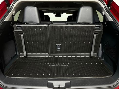 Certified 2026 Toyota Highlander Limited AWD/4WD image 29