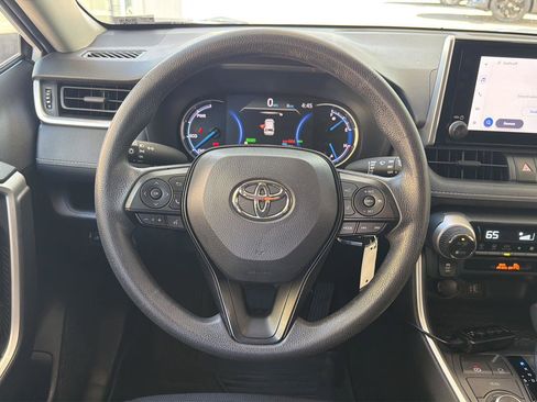 Used 2025 Toyota RAV4 LE AWD/4WD image 18