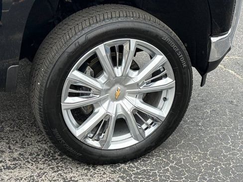 Used 2021 Chevrolet Silverado 1500 LTZ AWD/4WD image 5