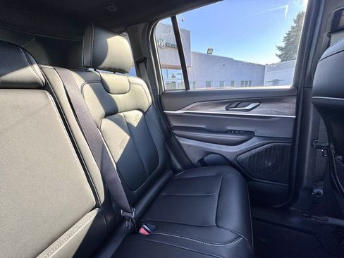New 2025 Jeep Grand Cherokee Limited w/ Black Appearance Package image 23
