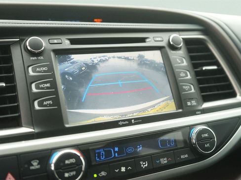 Used 2015 Toyota Highlander XLE FWD image 30