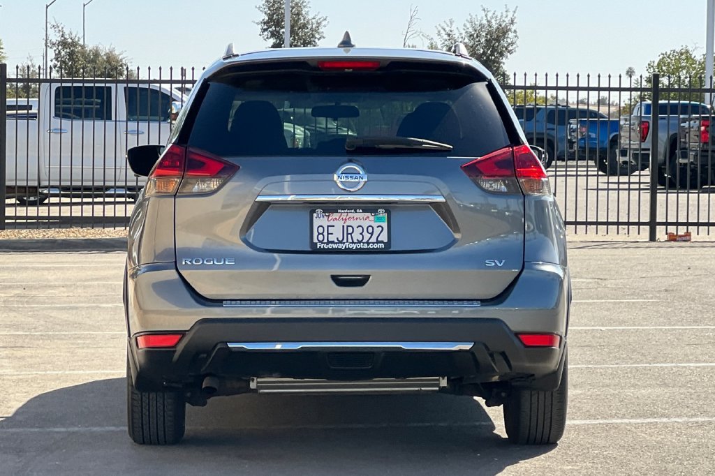 Used 2018 Nissan Rogue SV w/ Sun & Sound Touring Package FWD image 6