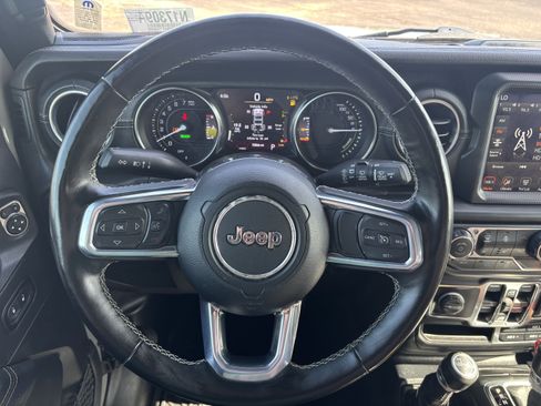 Used 2021 Jeep Wrangler Unlimited Sahara w/ Cold Weather Group AWD/4WD image 19