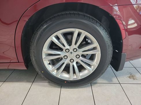 Used 2019 Chrysler 300 Touring w/ Driver Convenience Group RWD image 48