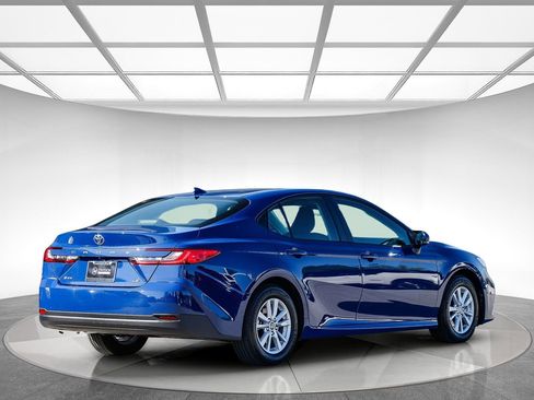 Used 2026 Toyota Camry LE w/ Convenience Package FWD image 4