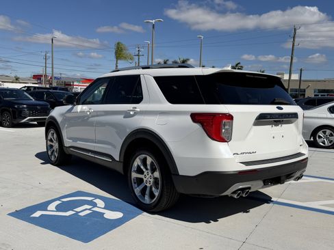 Used 2020 Ford Explorer Platinum w/ Premium Technology Package image 5